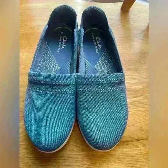 Women's Clarks Breeze Step II in Blue Interest Textile Size 7 Never Worn Outside - Picture 1 of 7
